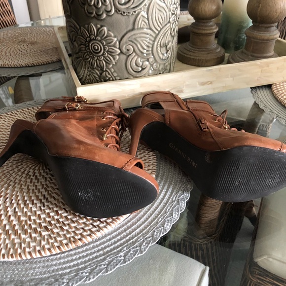 Gianni Bini Tan Leather Ankle bootie SZ 6 - Picture 11 of 11